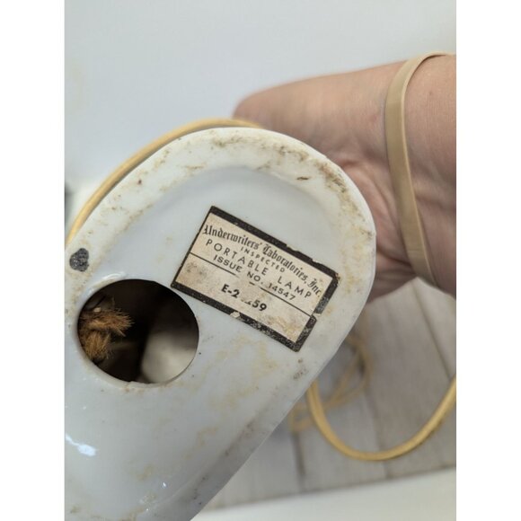 Victorian Couple Lamp Vintage Ceramic 9 3/4" Tall Needs Rewiring - Picture 8 of 8